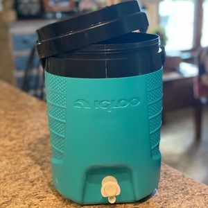 Igloo 2 Gallon Water Jug